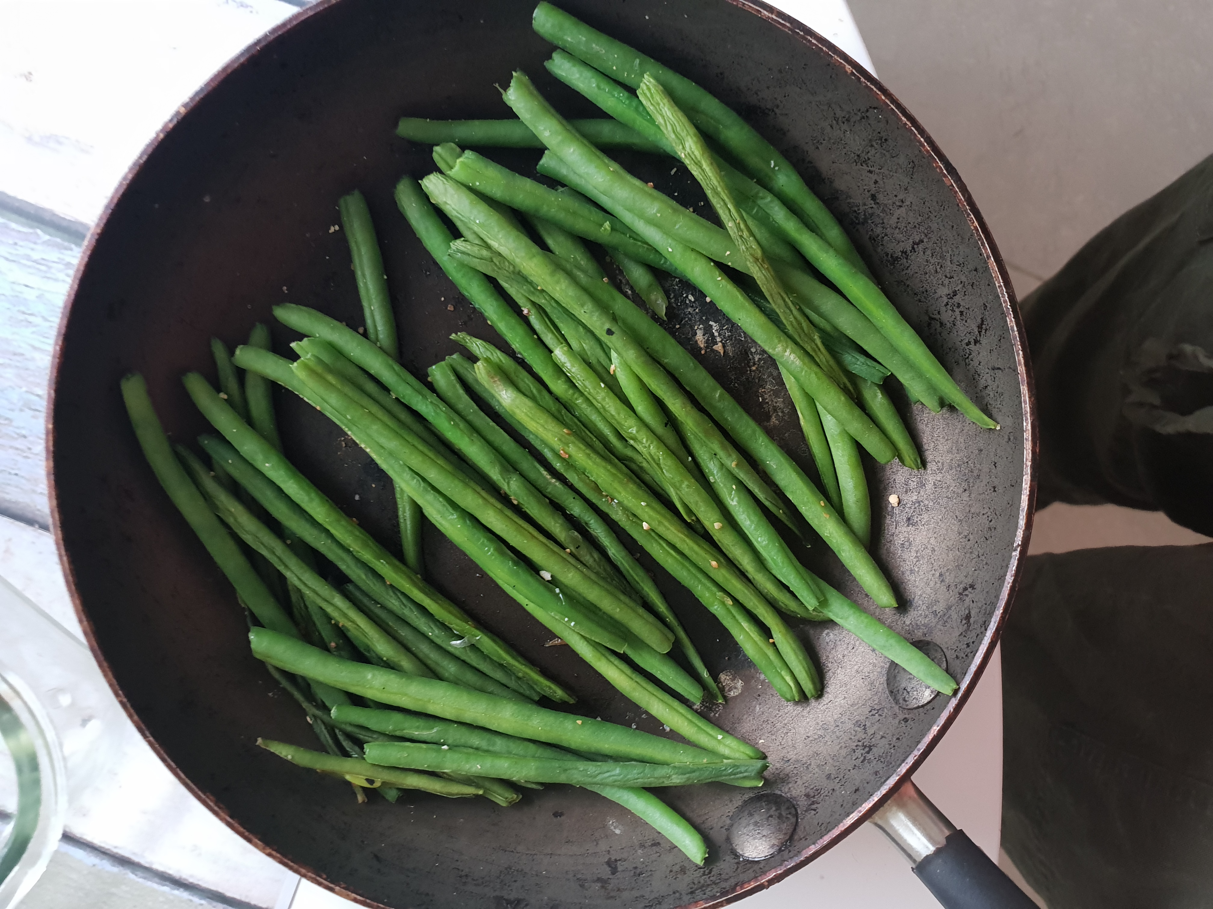 Green beans in a pan