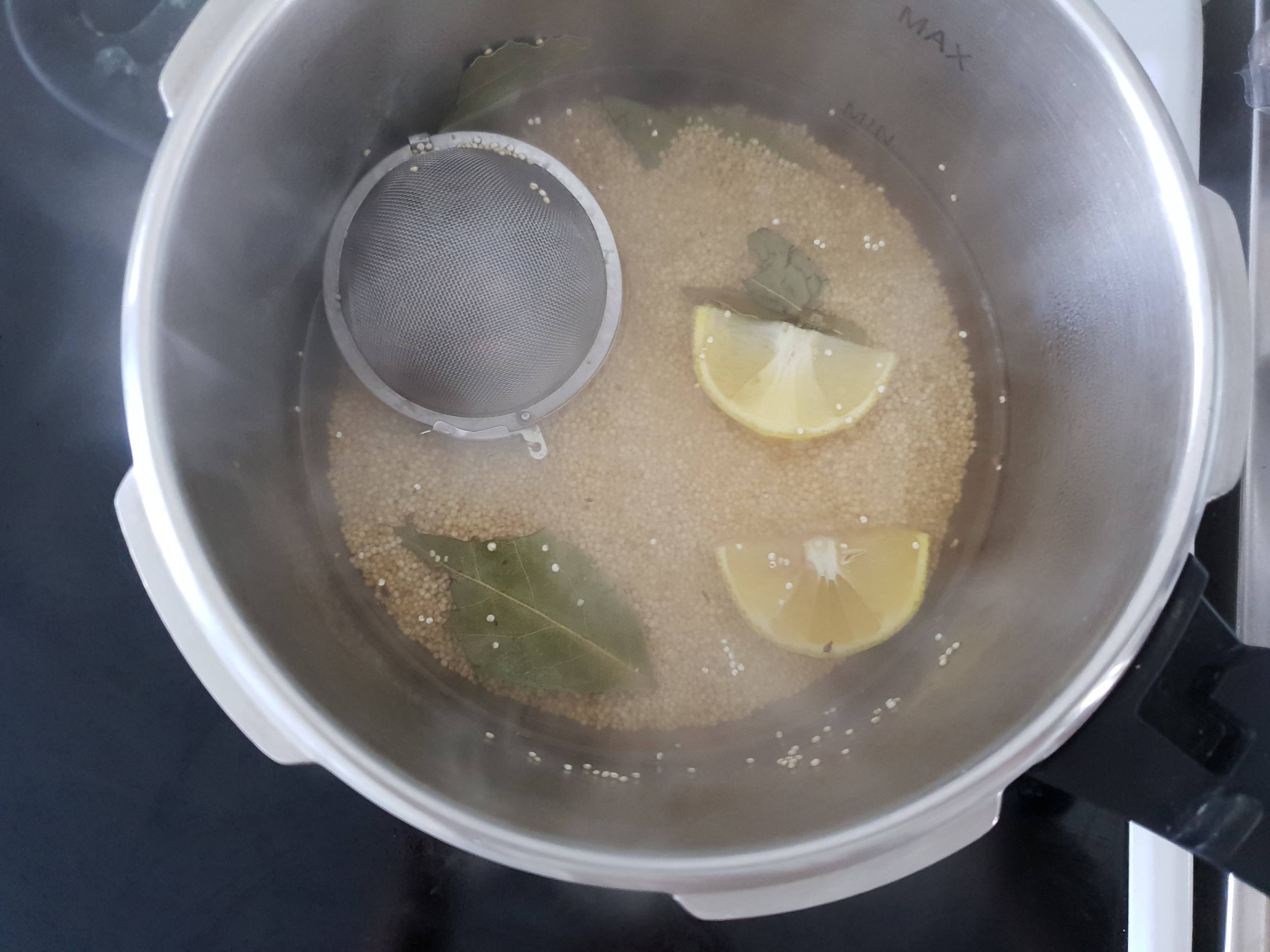 Boiling quinoa with seasonings