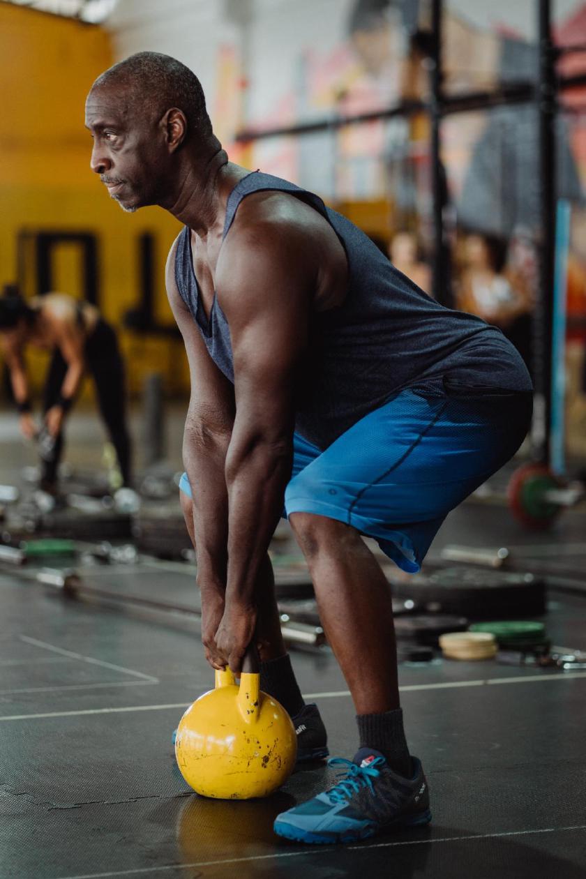 Kettlebell swing with hybrid shoes